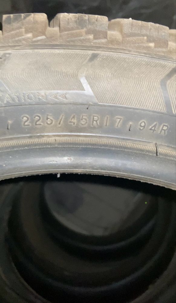 Шины зимние r17 б/у в отличном состоянии