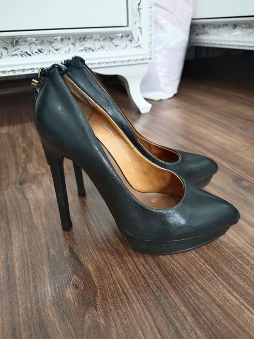 Туфли на высоком каблуке