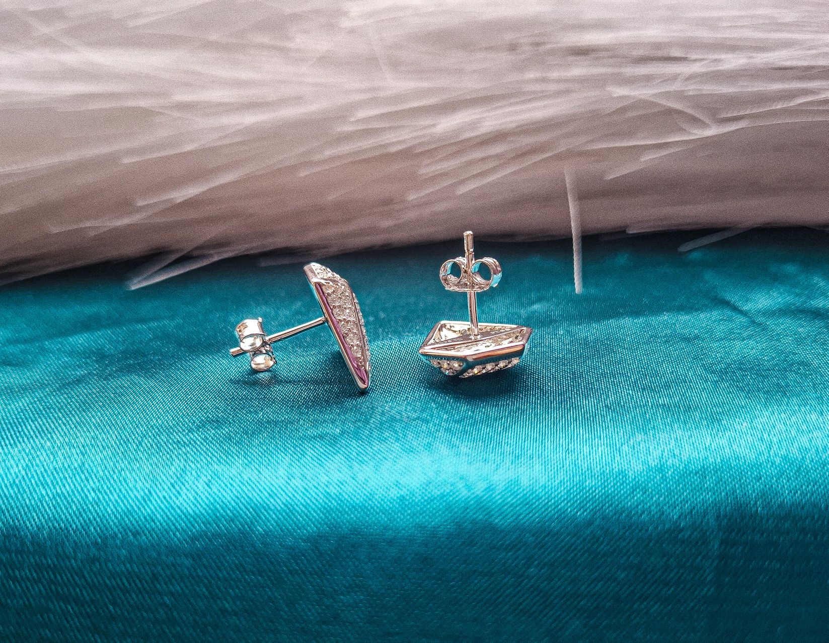 Cercei cu moissanite
