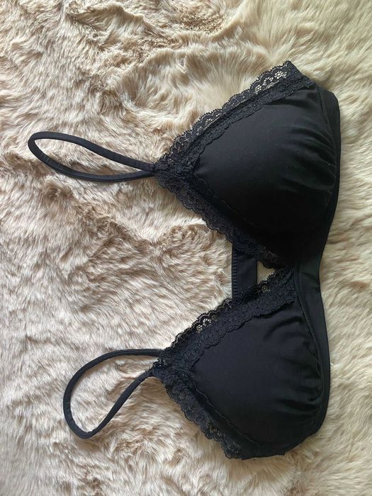 Bustiera neagră, cu burete, bretele subțiri si dantela, S/36