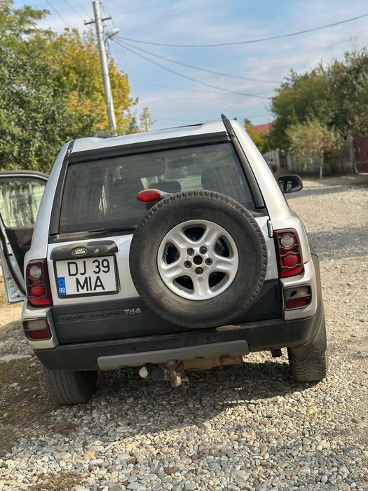 Vând LAND rover motor 2.0 diesel mașina merge bine acte valabile