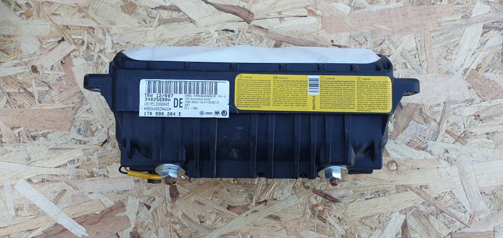 Planșă bord Touran facelift din 2010 cu airbag 5N0880201B  1T0880204E