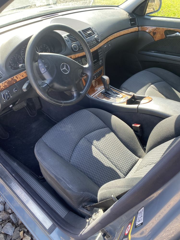 Mercedes-Benz E220
