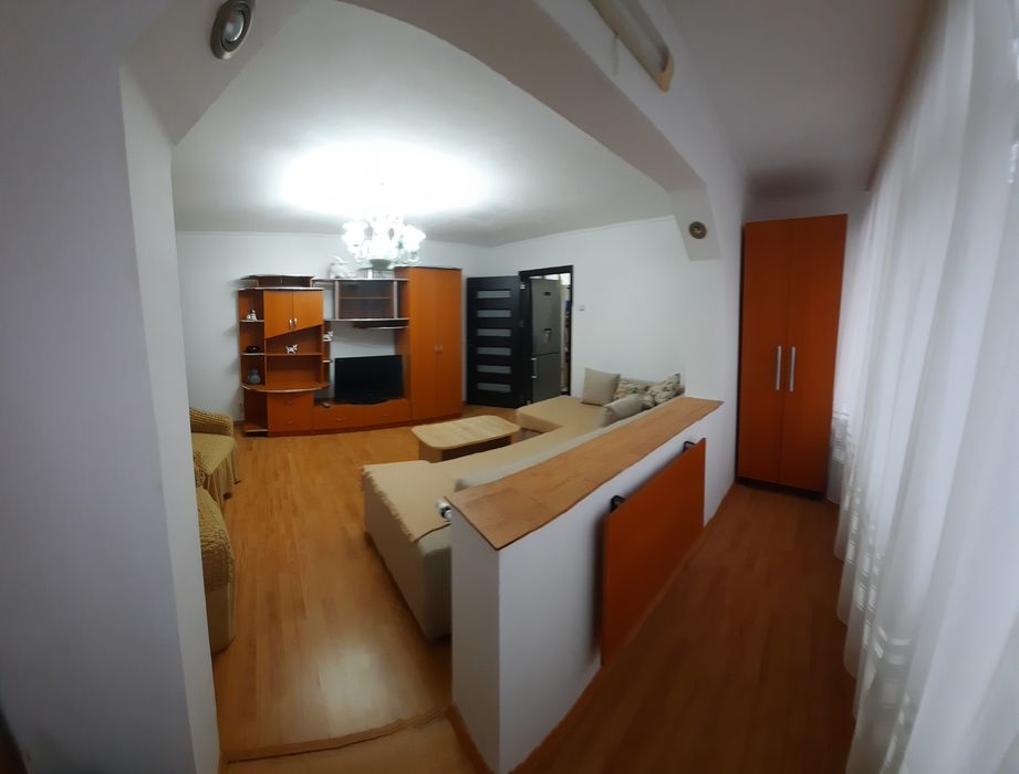 De închiriat apartament 3 camere