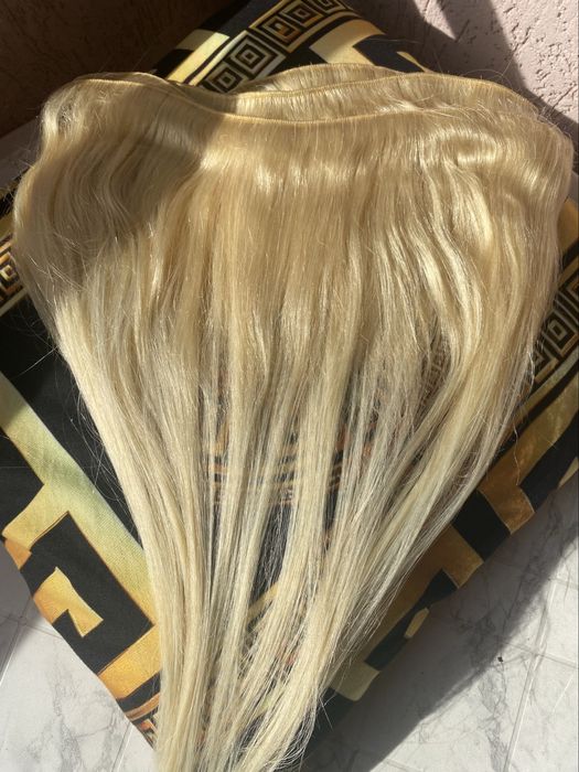 Естествена коса на цяла неразкроена треса