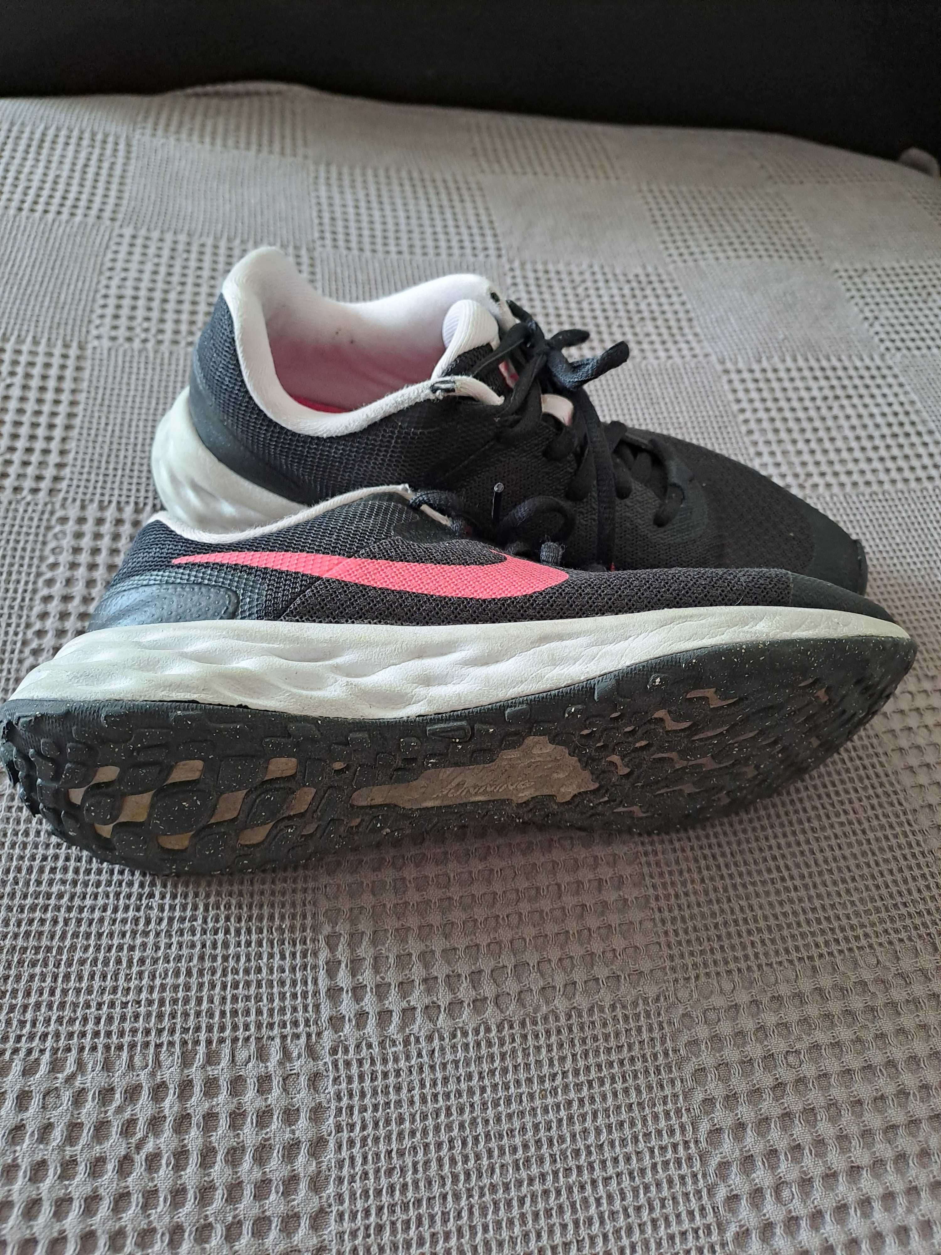 Маратонки Nike 36 номер