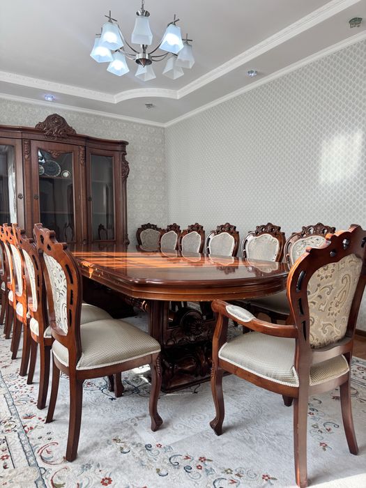 Гостинный гарнитур со столом и стульями