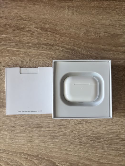 AirPods Pro 2-ро поколение. (Оригинални, С калъф на Travis Scott)