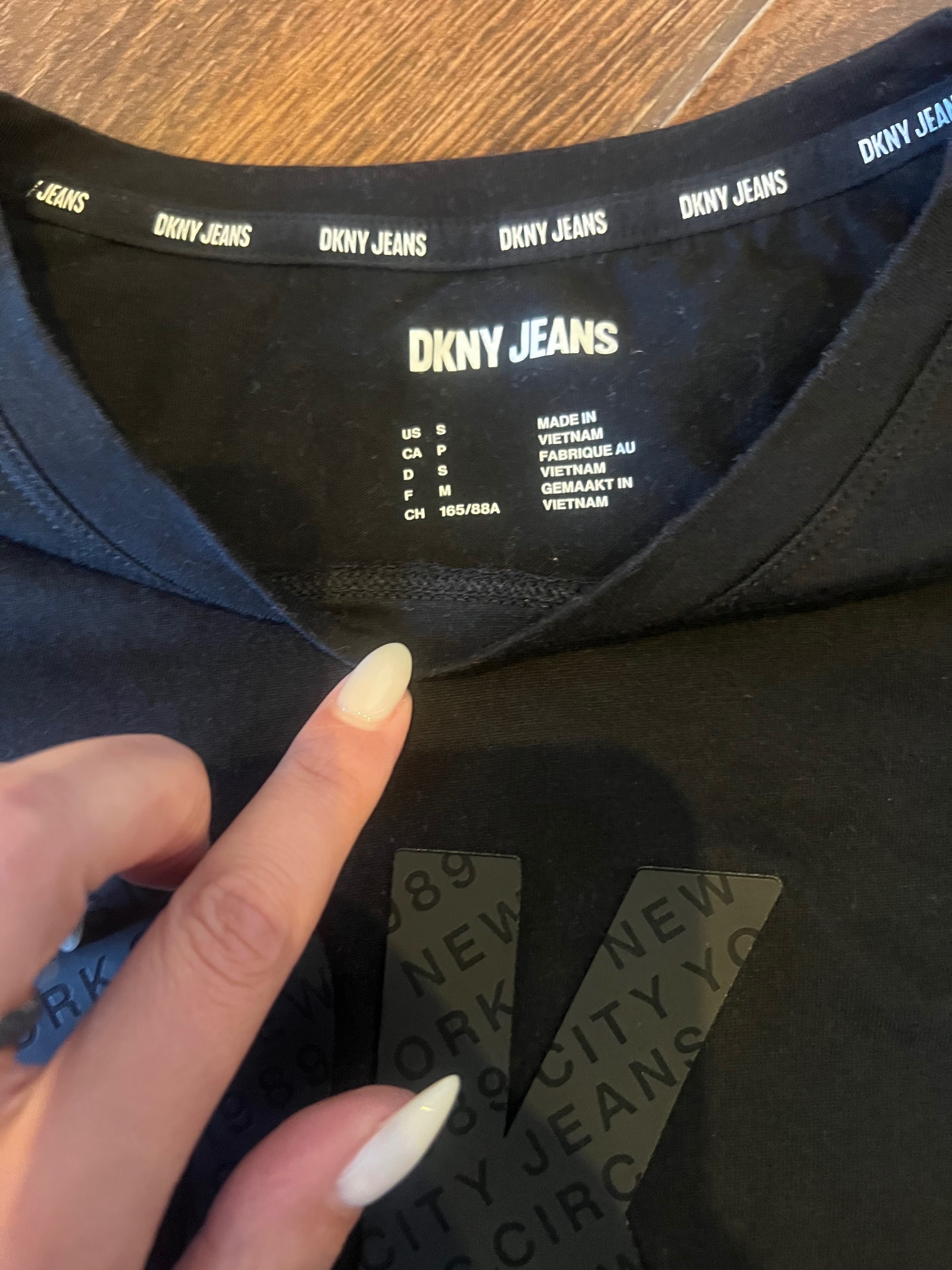 Оригинална дамска тениска DKNY