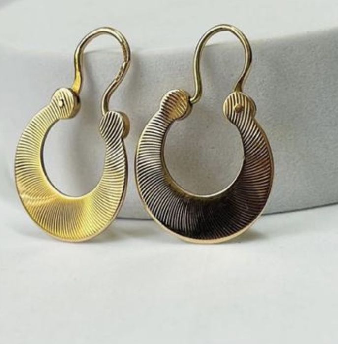 Продам золотые серьги