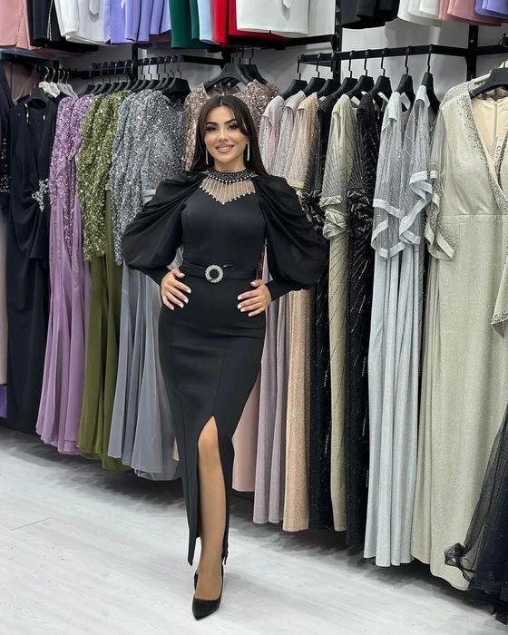Vand rochie neagra vogue