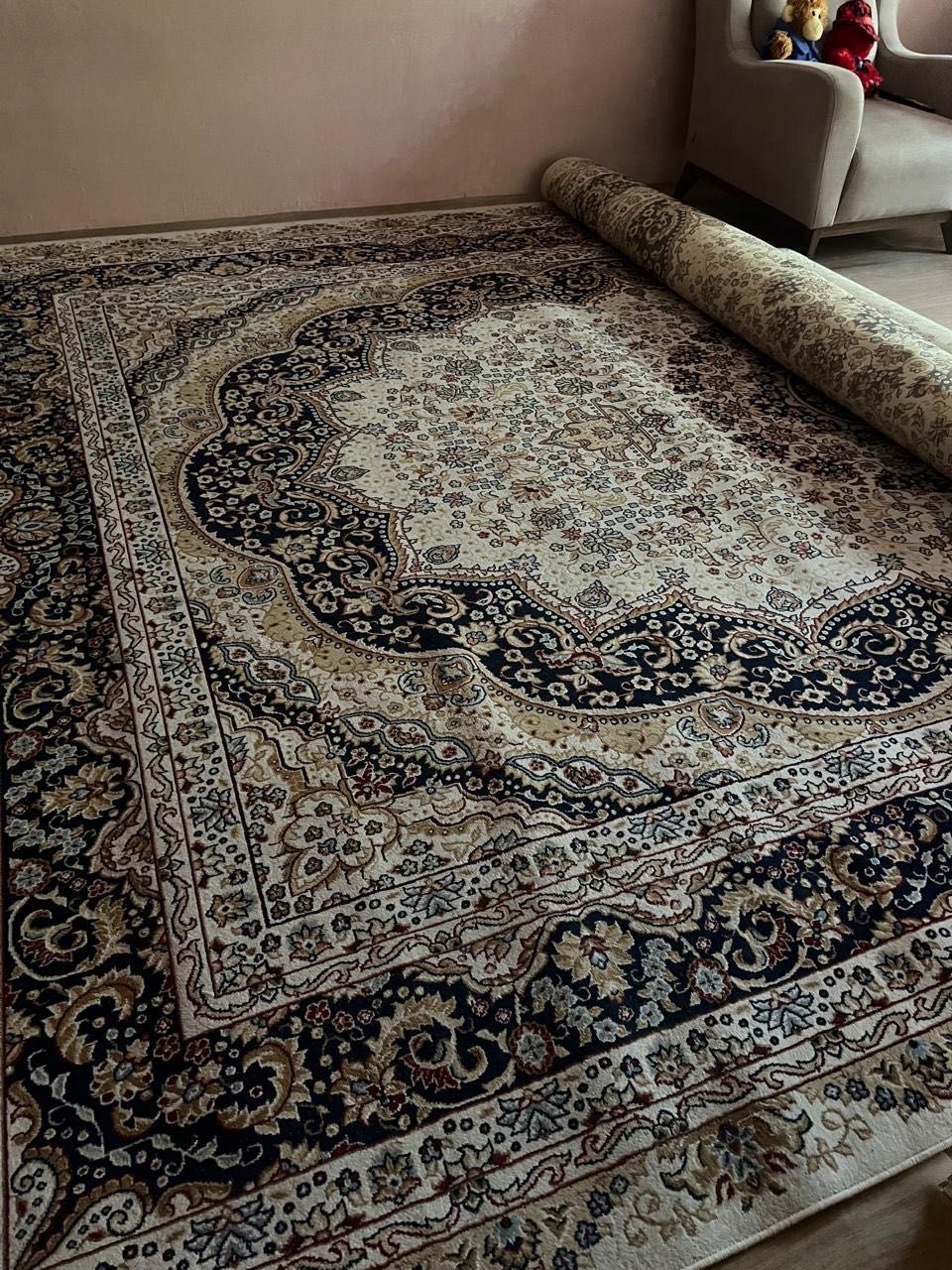 Продается ковер 3.4x6 напольный