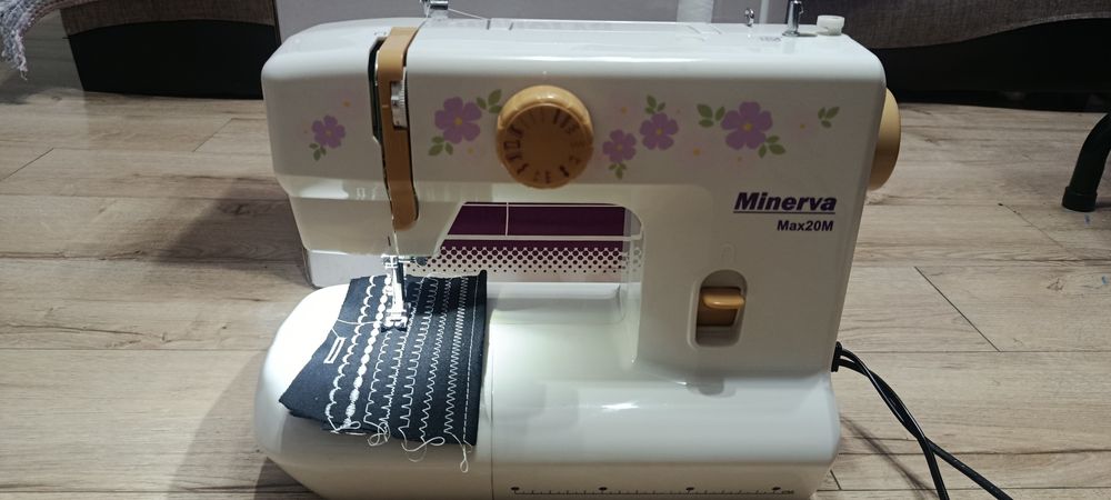 Mașina cusut Minerva Max20m