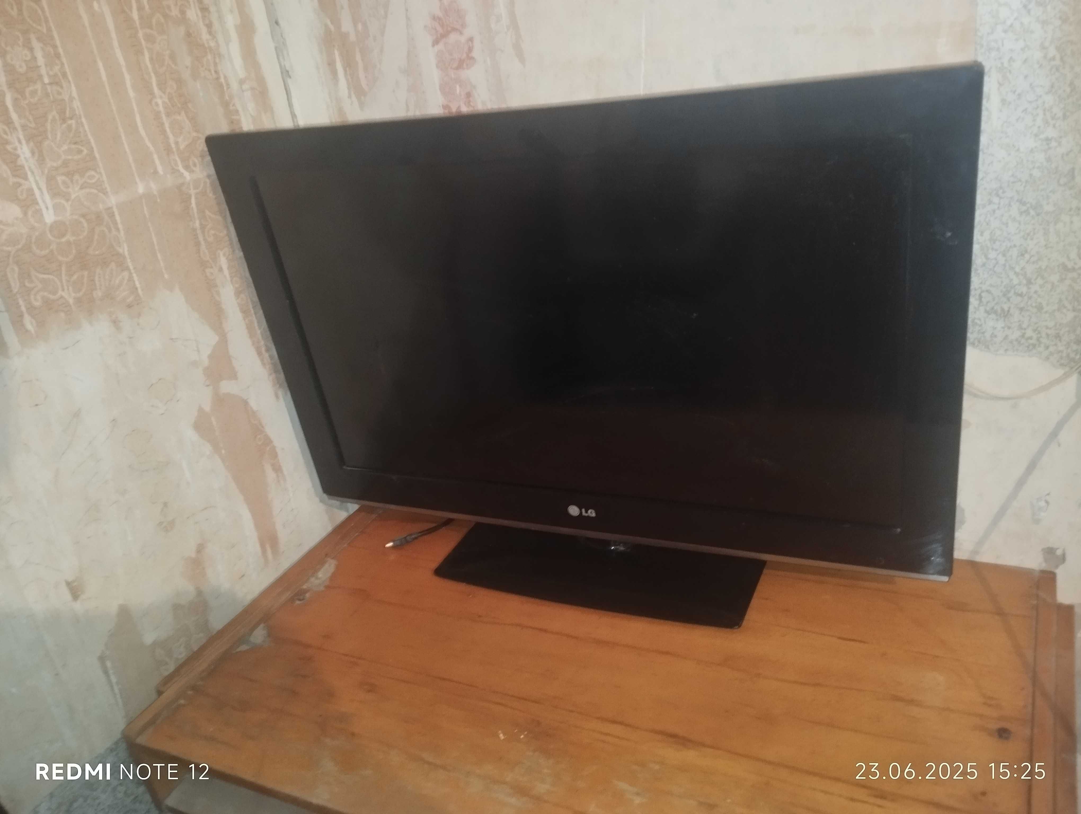 Телевизор 32 дюем, LG