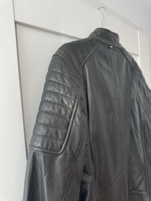 Geaca de piele neagra