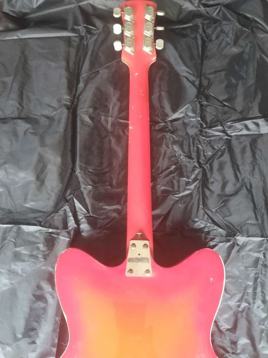 китара полуакустична  Йолана