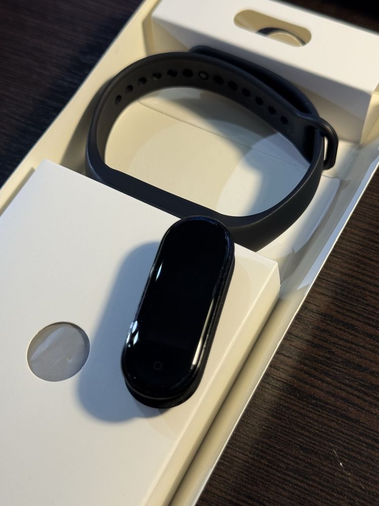 Продаётся Mi Smart Band 5 б/у