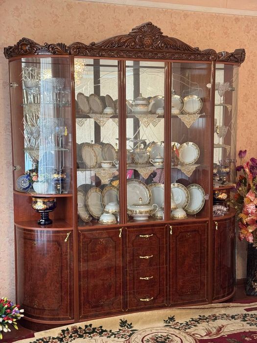 Мебел стенка сотилади