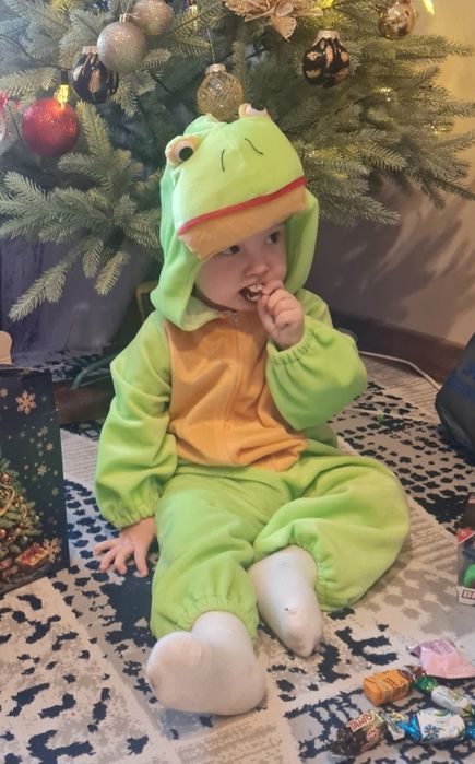 Новогодний костюм лягушонка
