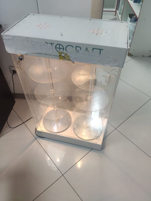 Продам компактную витрину