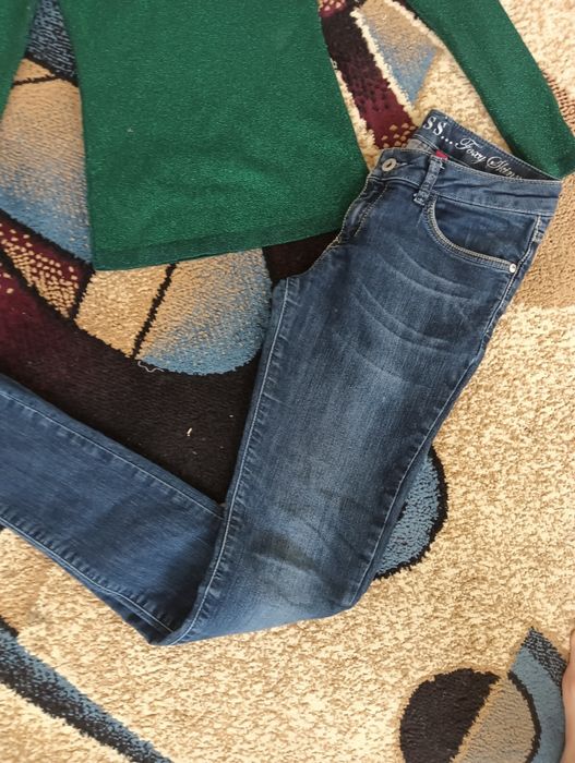 Bluză superbă și blugi Guess mărimea 32