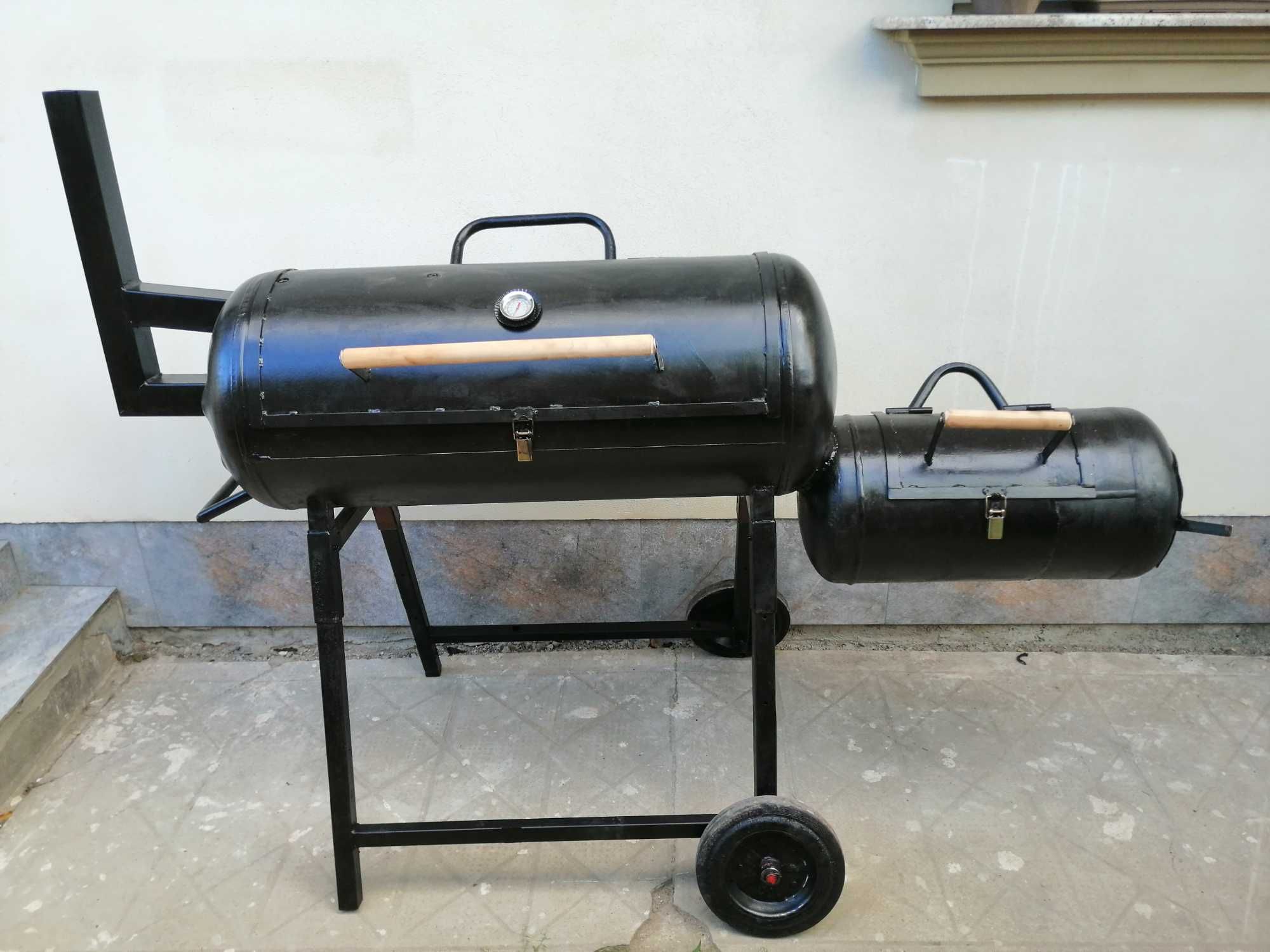 BBQ smoker, grătar