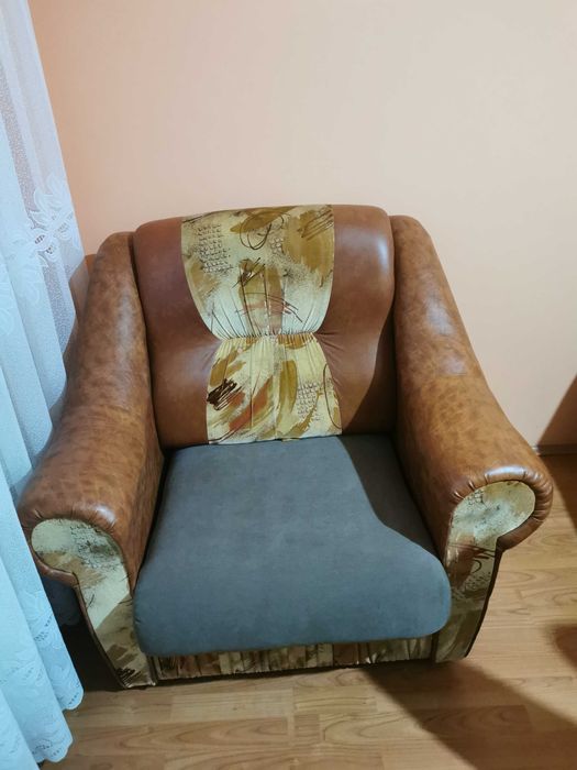 Canapea și două fotolii extensibile