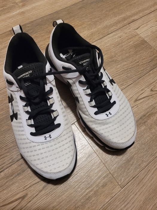 Adidasi Under Armour