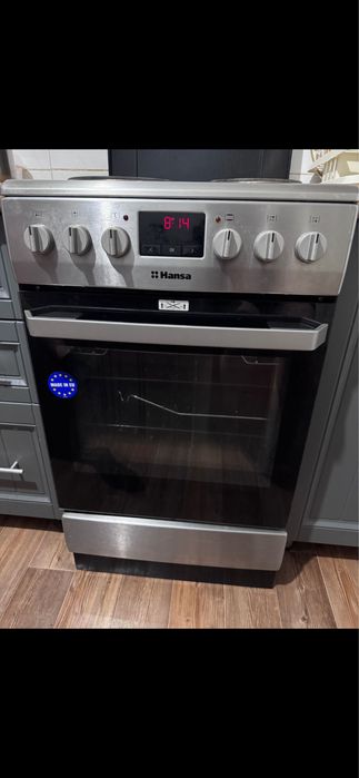 Продам плиту Hansa с духовкой в отличном состояние
