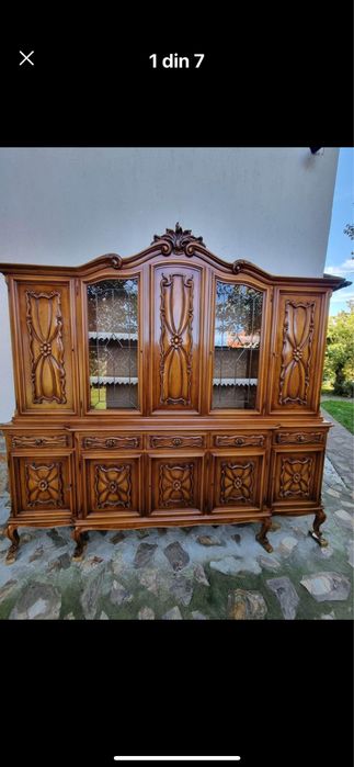Vitrine stil Baroc Piemontez din lemn sculptat Nuc