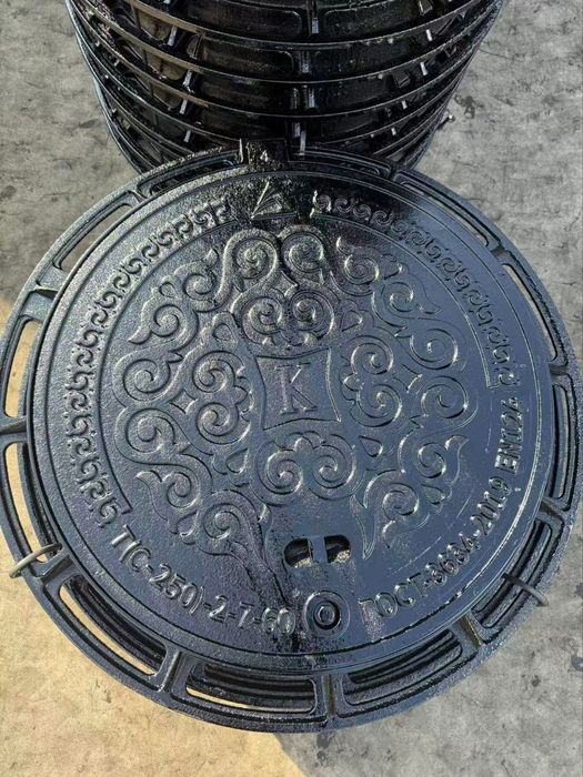Чугунный люк новый