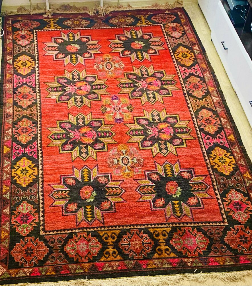 Антикварный ковер ручной работы.