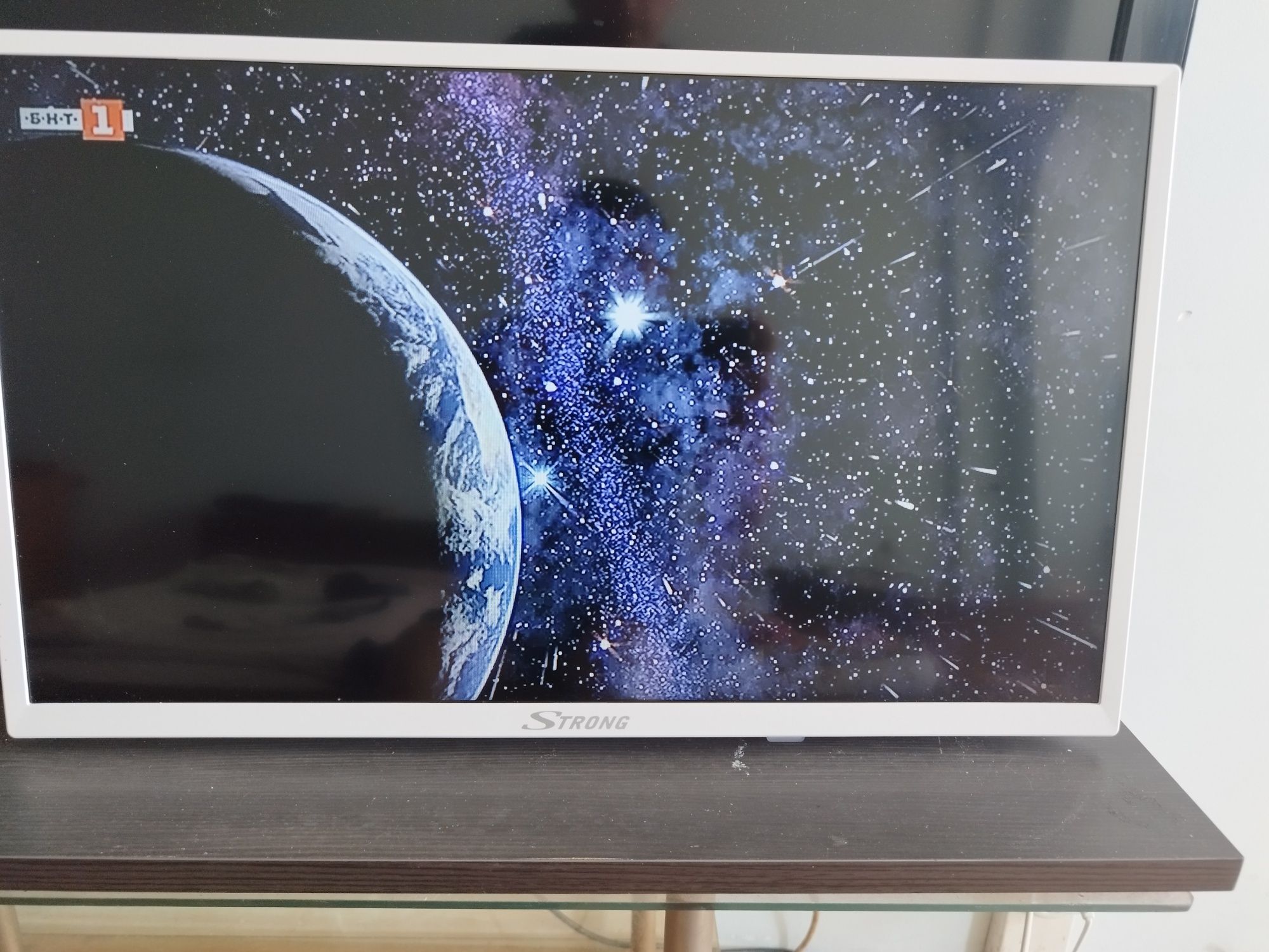 24" Телевизор STRONG 24HZ4003NW