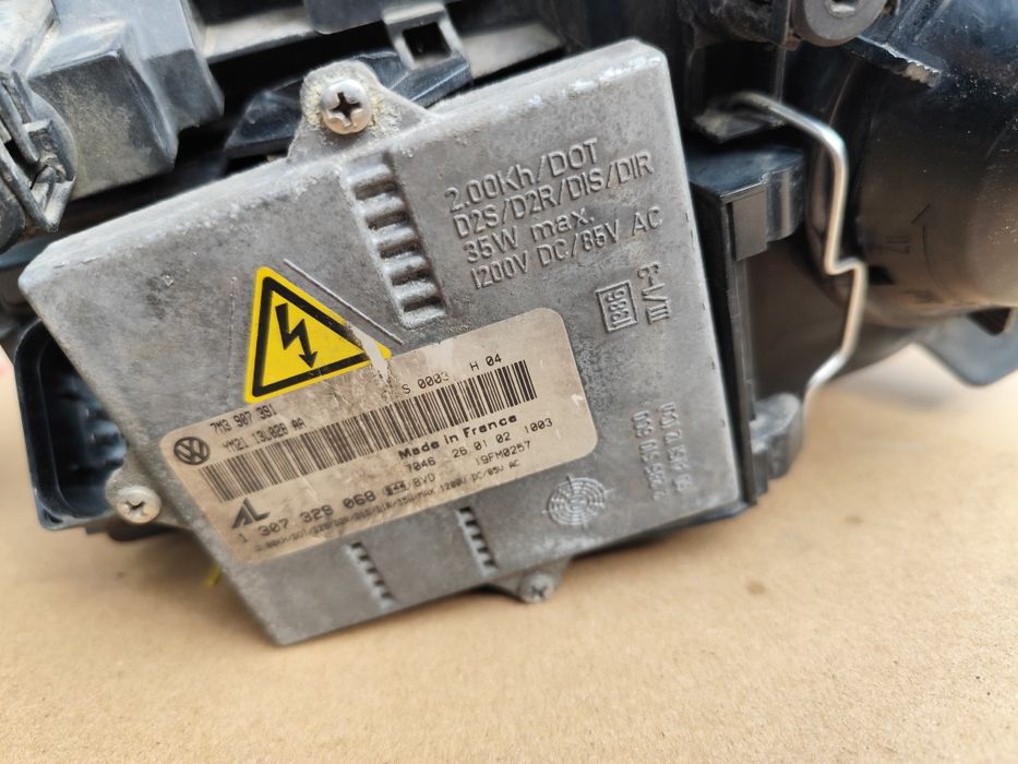 Фарове Golf 4 BOSCH R32 оригинален ксенон.