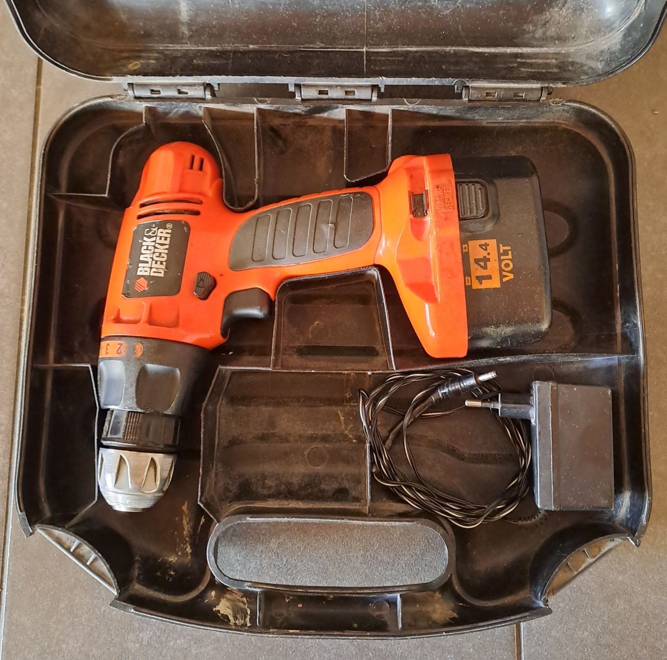 Винтоверт Black & Decker 14.4V