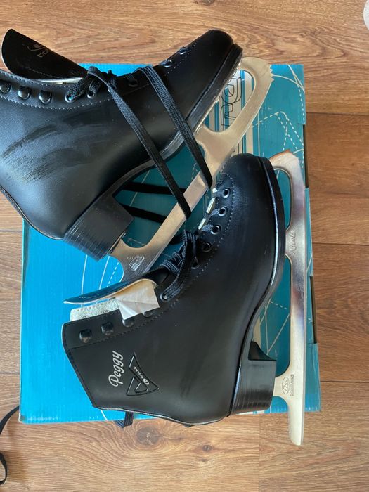 Чешские Женские Коньки 38 размер