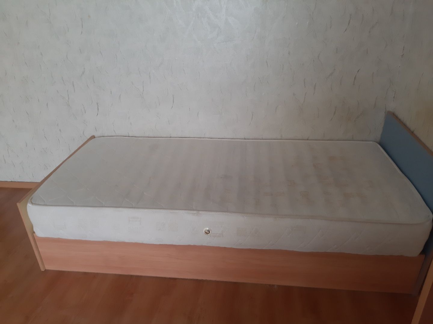 Легло с повдигащ механизъм