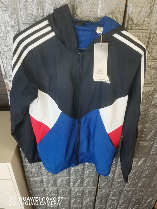 Jacketa adidas. Pentru copii.