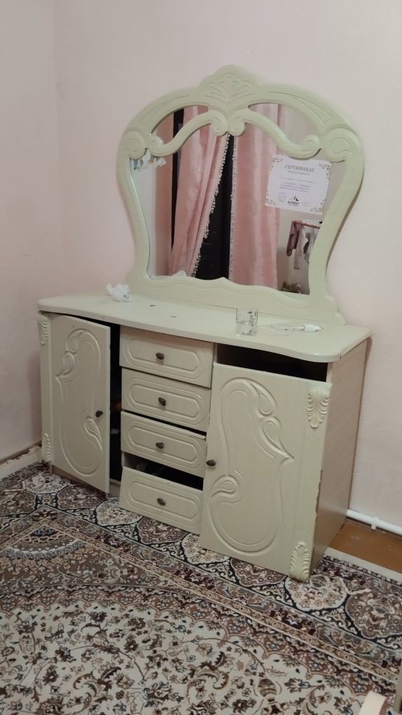 Тримо для спальни