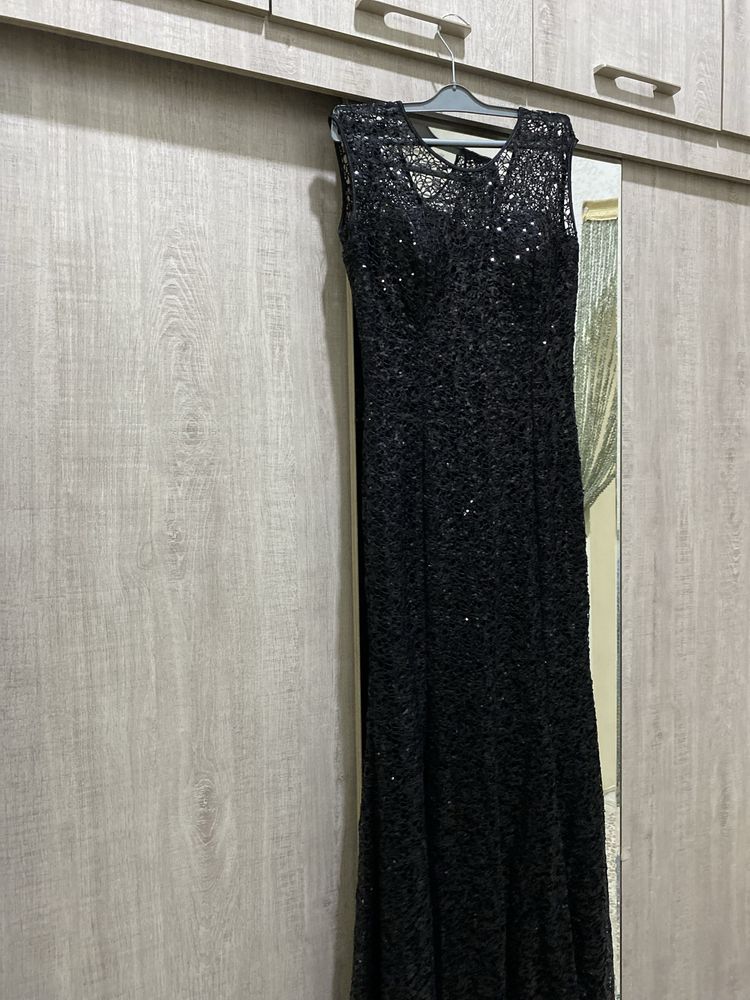 Продам платье с капюшеном модное