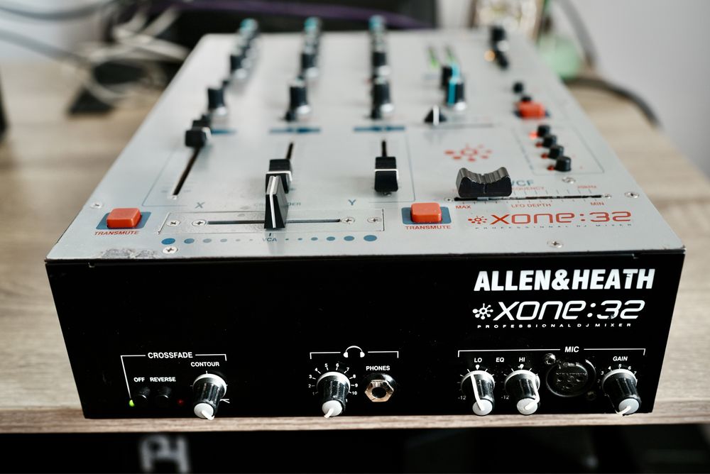 Mixer djm ALLEN & HEATH XONE 32 made in uk