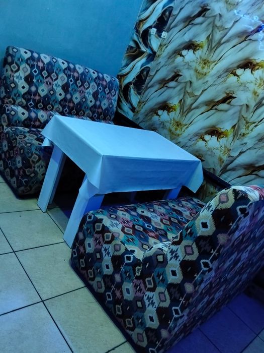 Продается диван и стол