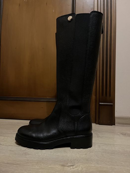 Vând cizme din piele Tory Burch marimea 37-38