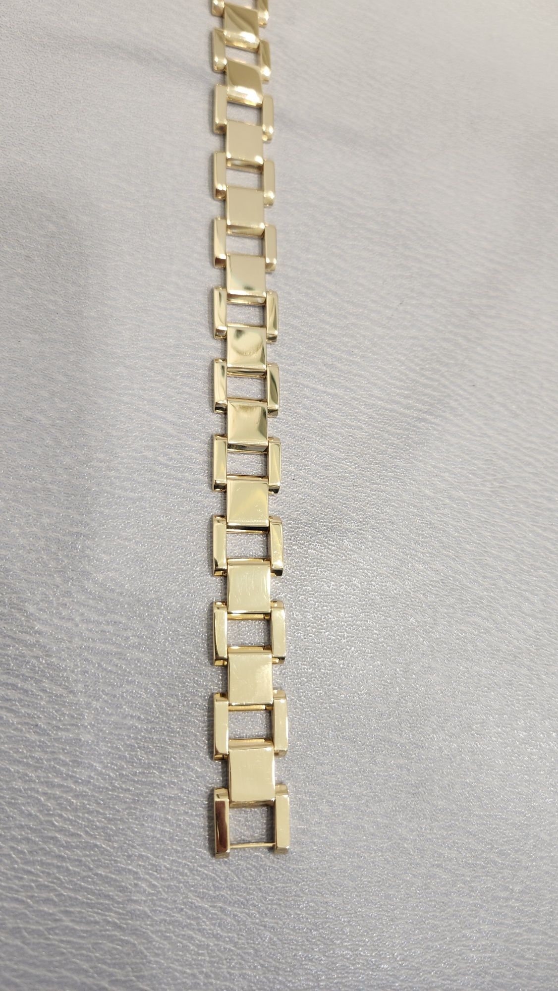 Золотой браслет в стиле Cartier