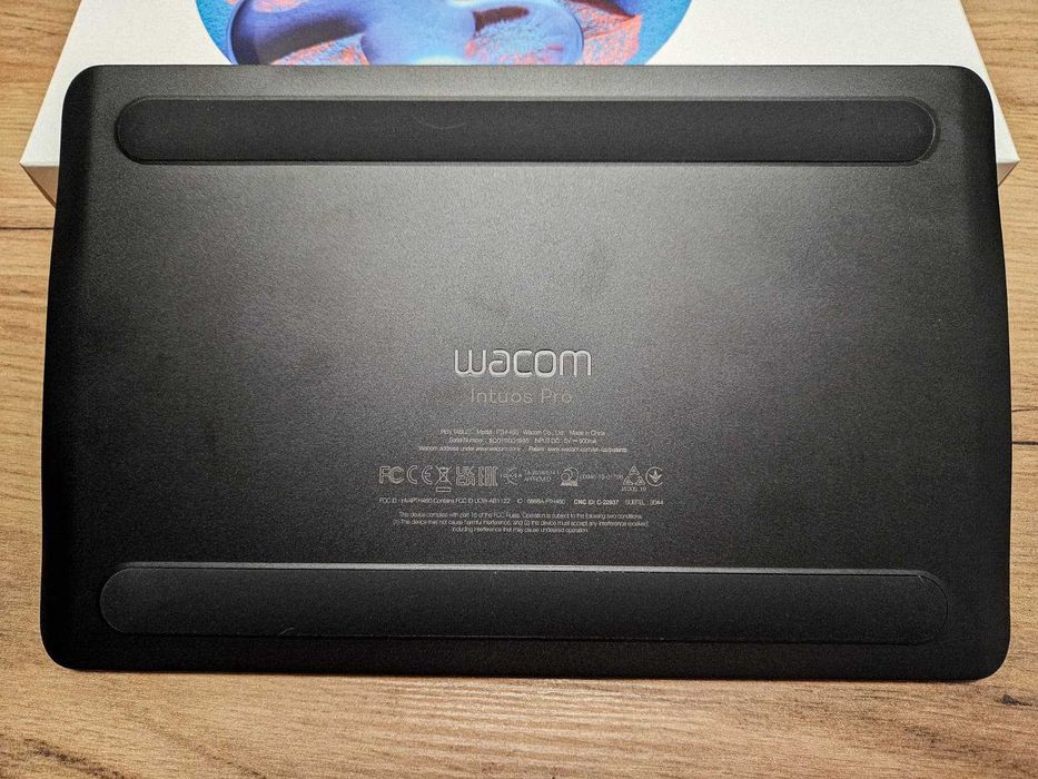 Tabletă grafică Wacom Intuos Pro PTH-460 - stare impecabilă
