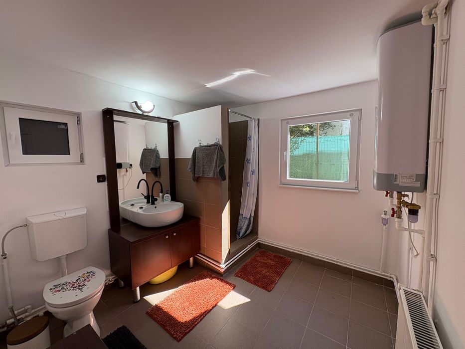 Casă de vânzare și teren, aproape de Brașov