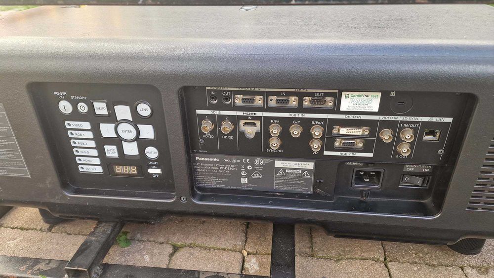 videoproiector 20000 lumeni Panasonic PT-DS20K