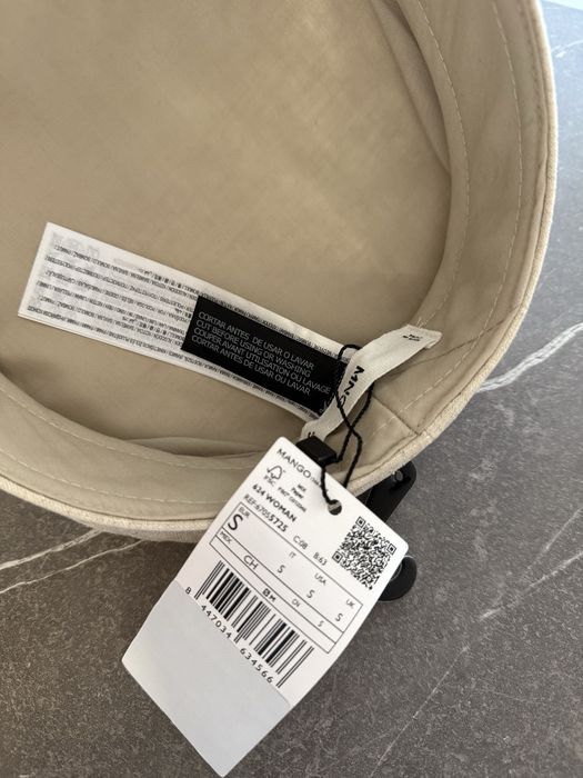 Шапка с козирка от бежов лен