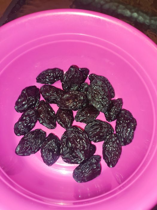 Prune uscate natural cu sâmburi