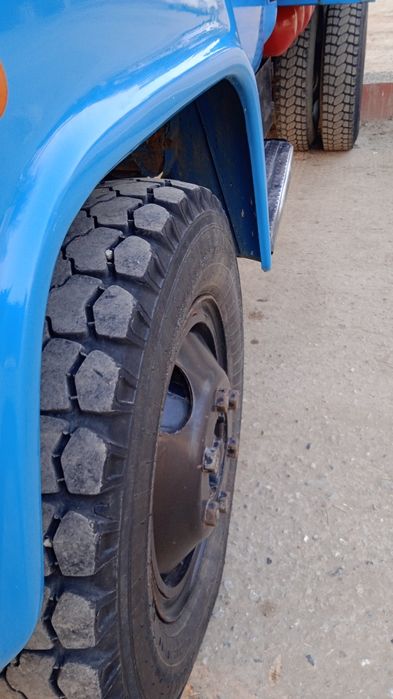 Газ 53 сотилади холати яхши мотор килинган. Ходовойда иши йук.